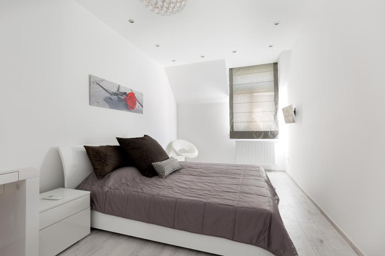 Budapest Central Square 2 Bedrooms Suite - Michaelides Voeroesmarty Square Residences Exterior foto